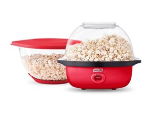 DASH SmartStore ™ Deluxe Stirring Popcorn Maker ، آلة صنع الفشار الكهربائية بالزيت الساخن مع غطاء كبير لوعاء التقديم والتخزين المريح ، 24 كوب - أحمر