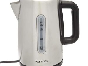 غلاية ماء ساخن كهربائية محمولة وسريعة من الفولاذ المقاوم للصدأ من Amazon Basics للشاي والقهوة ، 1.7 لتر ، فضي